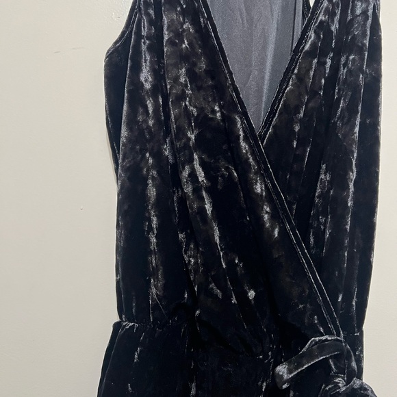 Newbury Kustom Women's Velvet Jumpsuit Black Size Small Sleeveless - Picture 3 of 6